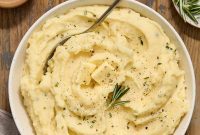 Stress-Free Slow Cooker Mashed Potatoes