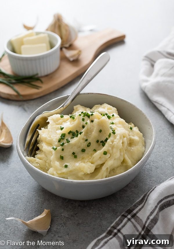 Quick and Creamy Instant Pot Mashed Potatoes 2 Bowl of Instant Pot mashed potatoes topped with fresh chives, ready to be served.